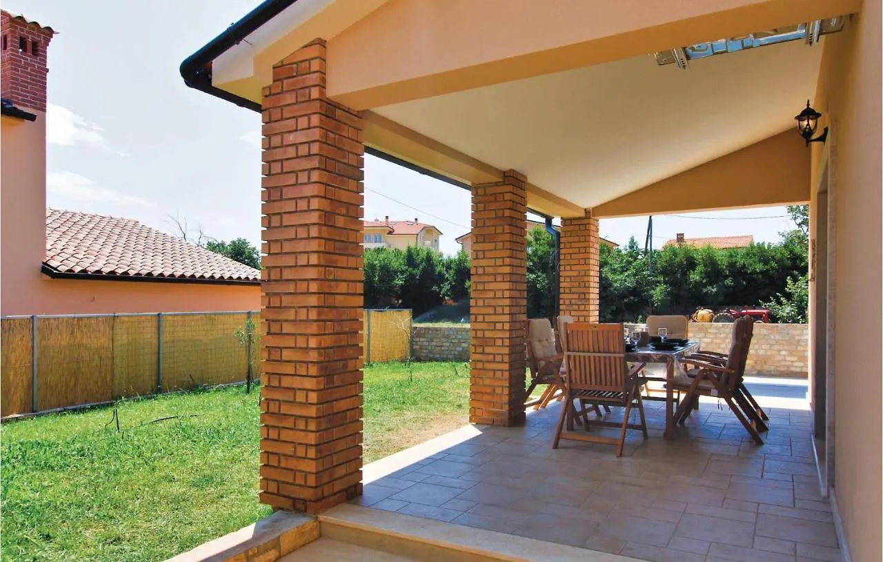 2 Bedroom Beautiful Home In Ližnjan Vakantiehuis