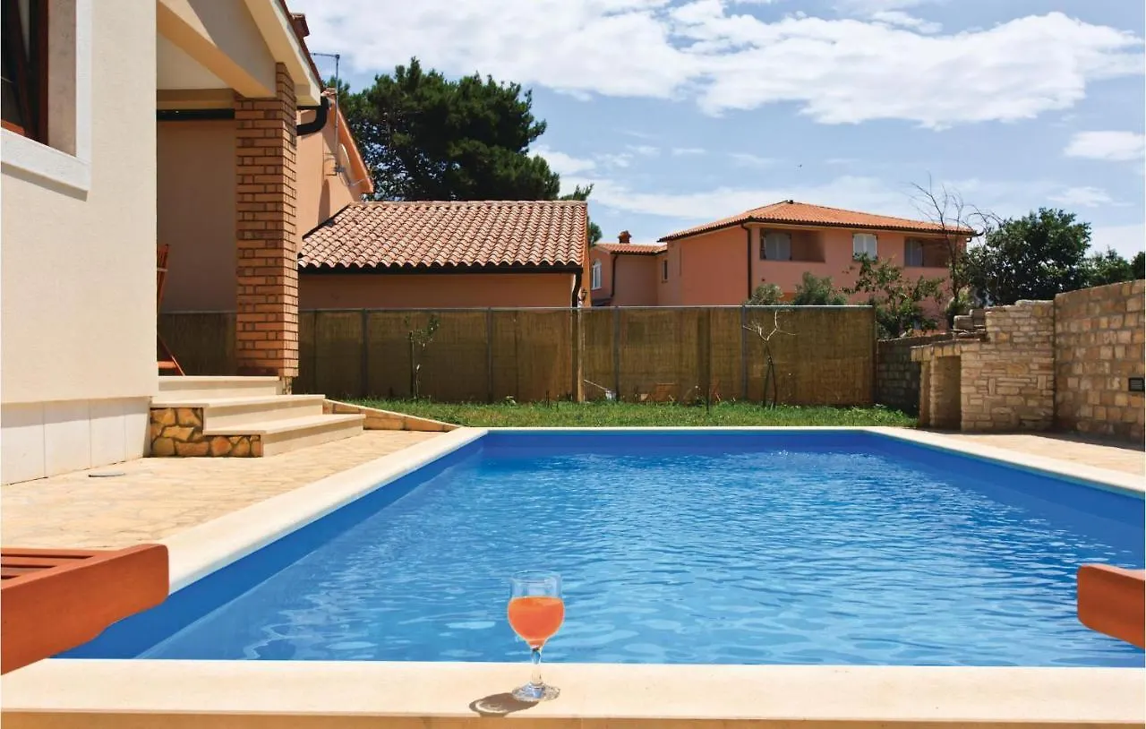2 Bedroom Beautiful Home In Ližnjan Vakantiehuis