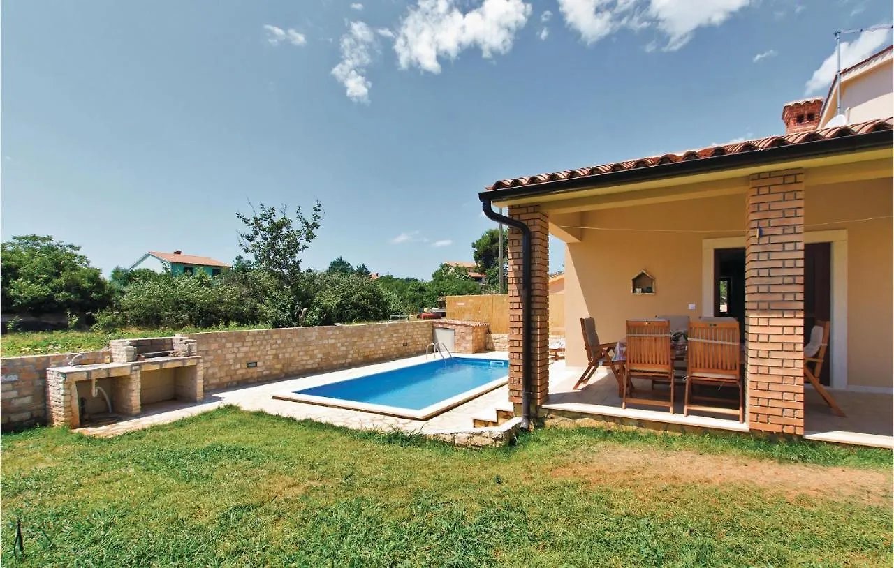 2 Bedroom Beautiful Home In Ližnjan