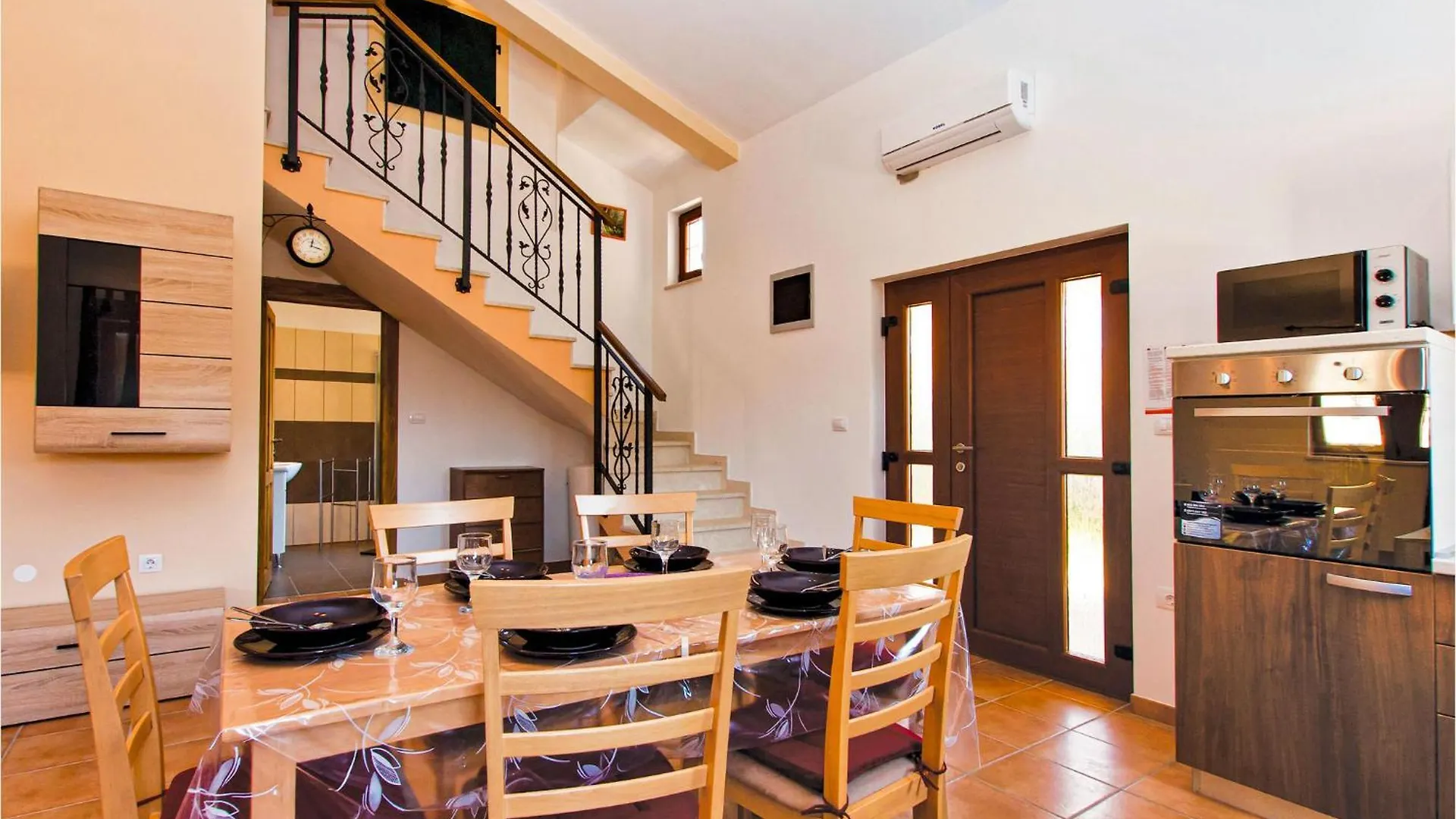 Vakantiehuis 2 Bedroom Beautiful Home In Ližnjan