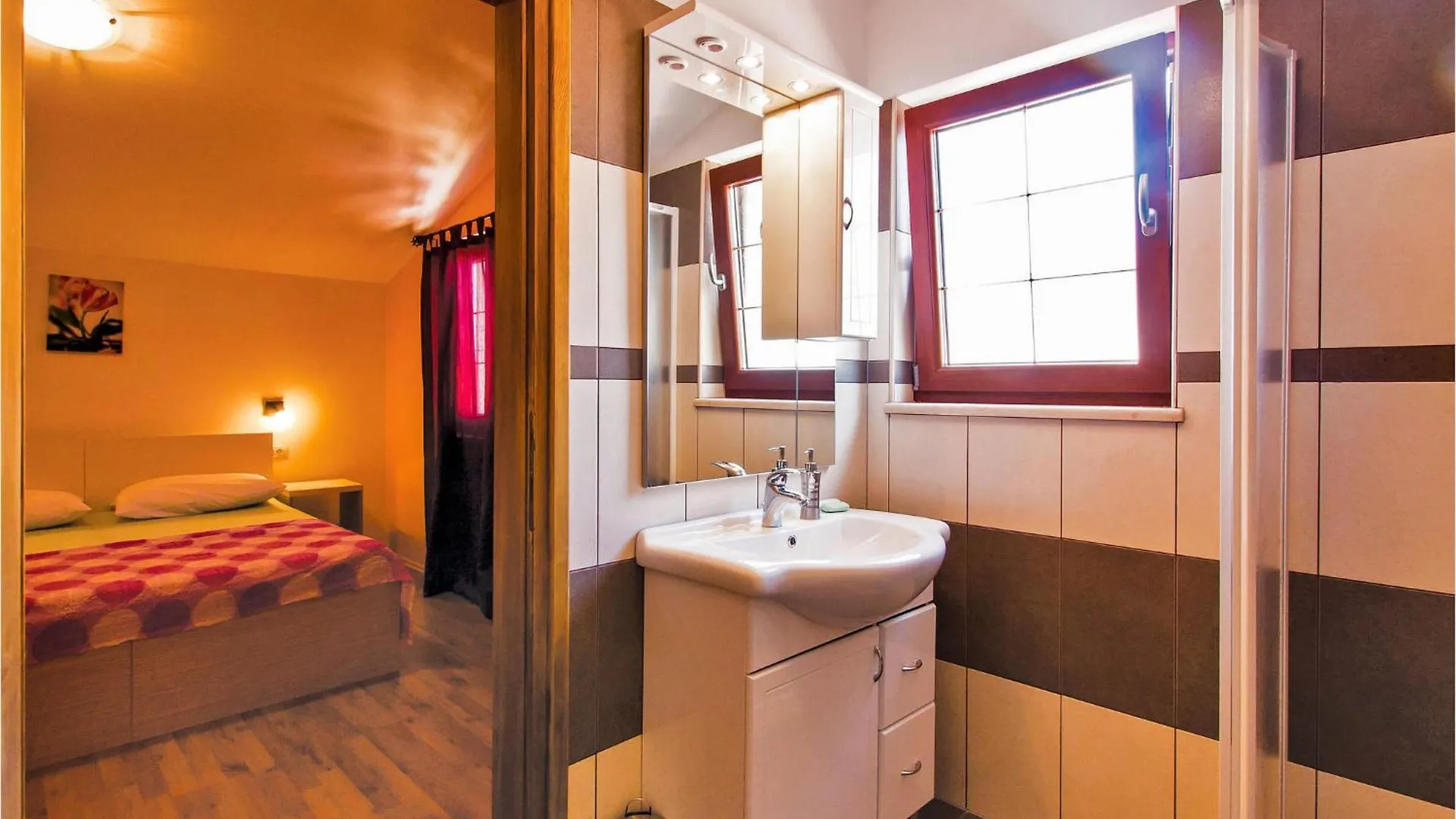 2 Bedroom Beautiful Home In Ližnjan